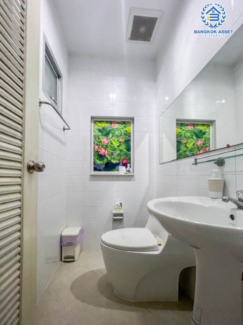 *****ทาวน์โฮมมือสองย่านกรุงเทพมหานคร ม.สุขาภิบาล5 สุขาภิบาล เนื้อที่ 18 ตร.ว. ฟังก์ชัน 2 ห้องนอน 3 ห้องน้ำ 2 ที่จอดรถ ออฟฟิศทำเลดี เดินทางสะดวก ตั้งอยู่บนถ.สุขาภิบาล 5 ใกล้รถไฟฟ้าสายสีเขียว "สถานีสายหยุด" ราคาสุดคุ้ม!